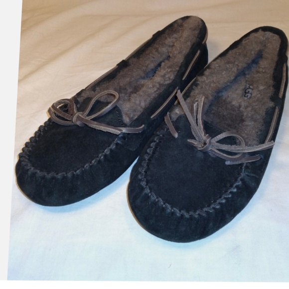 Ugg slippers - Picture 1 of 2